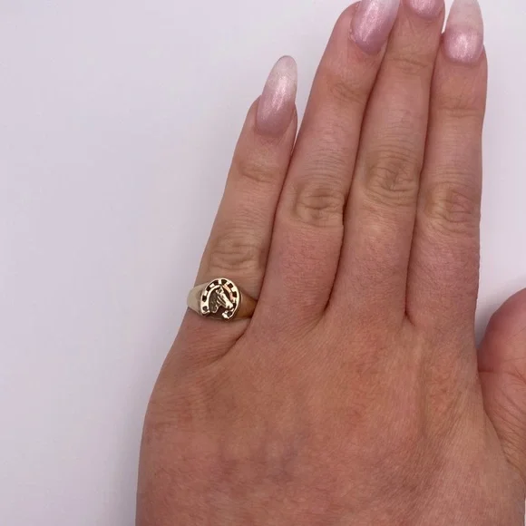 10k yellow gold Horseshoe ring - Picture 7 of 11